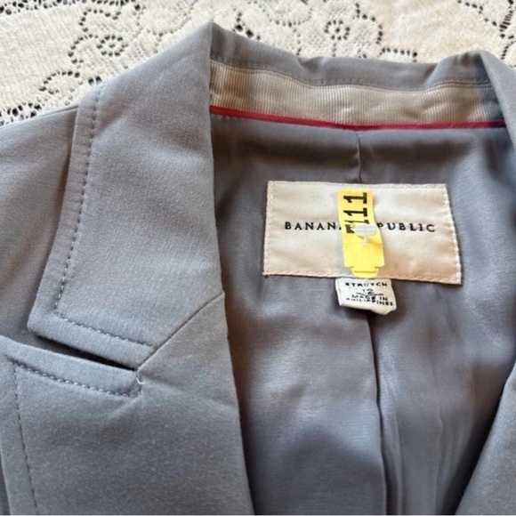 Banana Republic Elegant Gray Suit Jacket - Picture 2 of 4